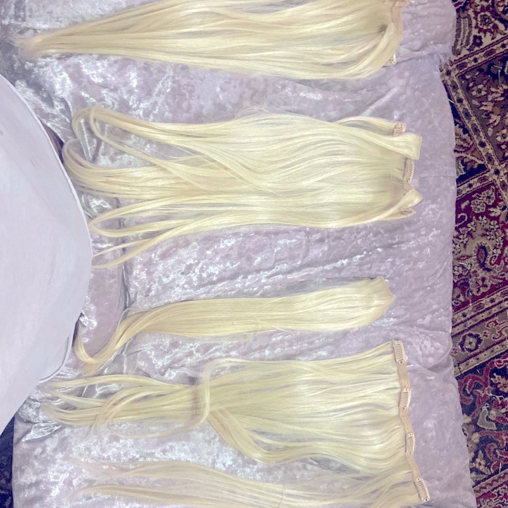 Blond clip in extensions
